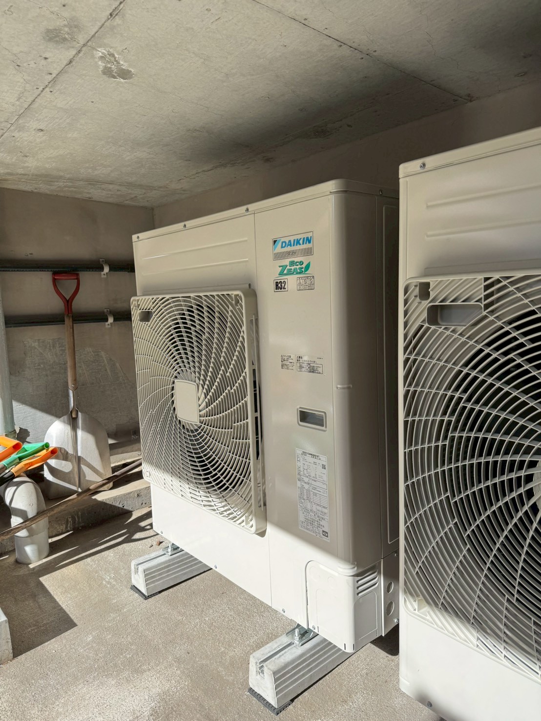 東京都港区にて介護施設のエアコン交換工事